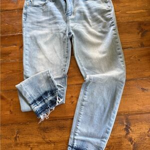 Judy Blues Light Wash Tie-Dye Hem Women’s skinny Jeans